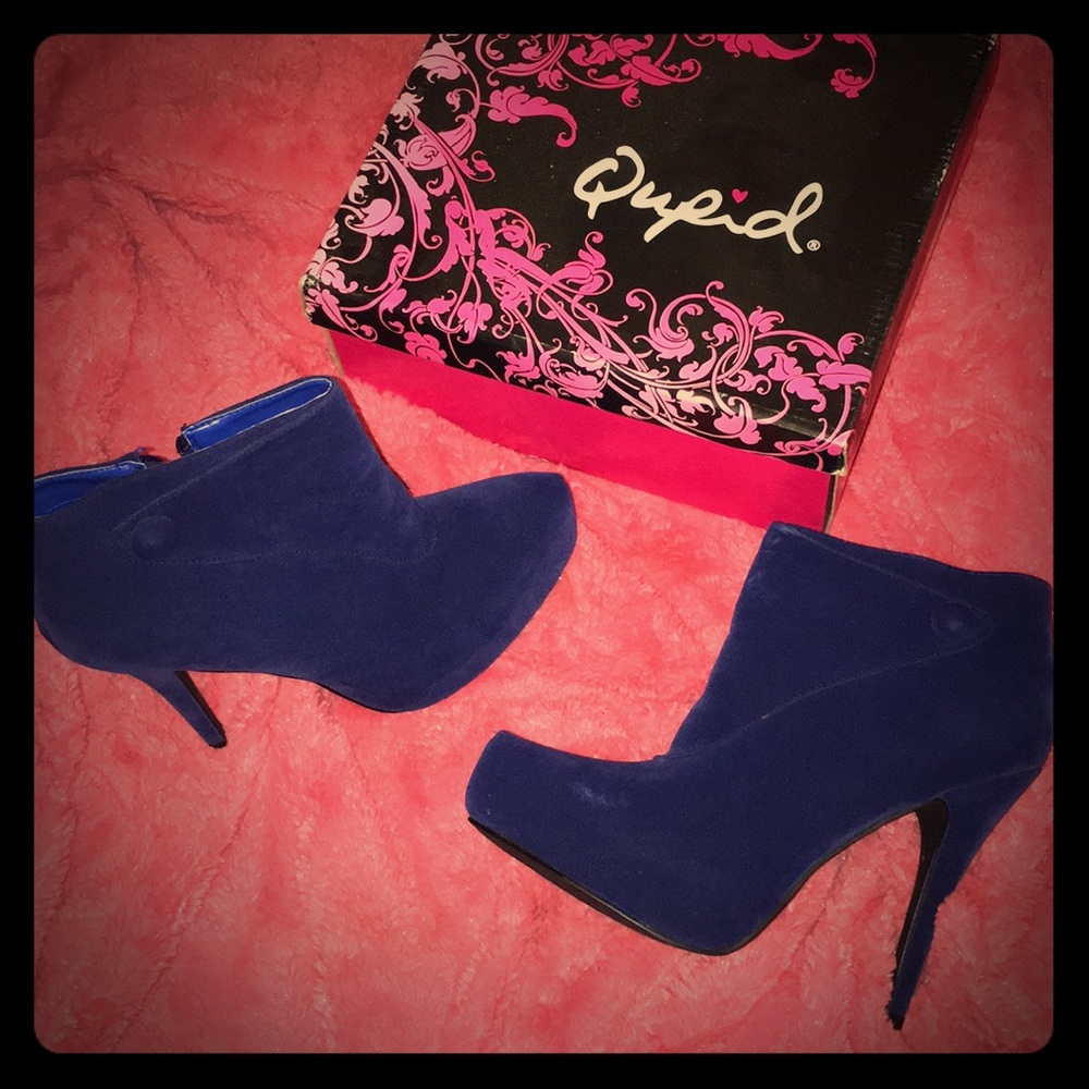 NIB Qupid Blue Velvet Booties Sz 8